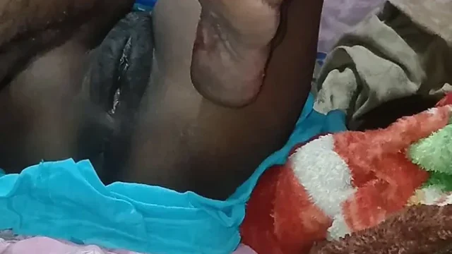 Desi Biwi Ka Raat Mein Legs Up Karke Blue Panty Side Kar Jamkar Chut Faad Di – Payal Wali Tight Chut Hindi Audio
