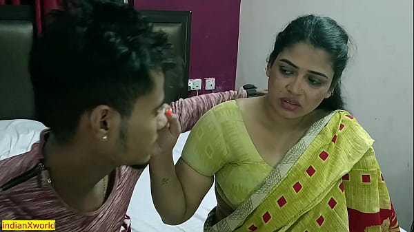 Sizzling Desi Bhabhi Gets A Private Tune-up From Her Tv Mechanic