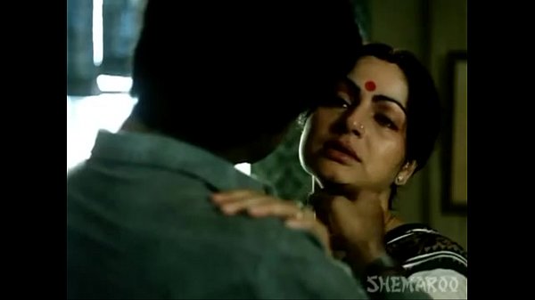 Sizzling Rakhee Intimate Encounter – Paroma’s Passionate Scene From Classic Hindi Film
