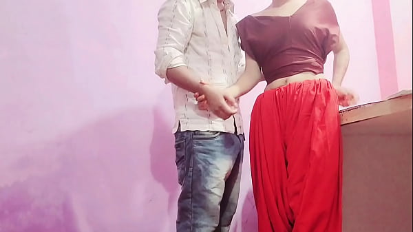भाभी की गर्म चाहत: मुझे चोदने का सीधा इशारा