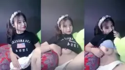 Dedek Gemes Pamerin Uting Sambil Geboy-geboyin Toket Montoknya