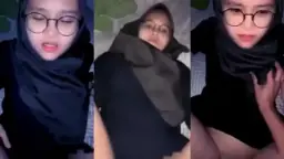 Seksi Bergaya Hijab Dengan Kacamata Yang Menggoda