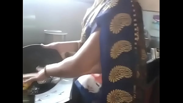 Sultry Desi Auntie’s Curvy Hips And Navel Seduction