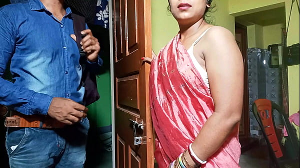 भाभीजी को ब्रा सेल्समैन ने फुसलाकर चोदा