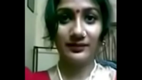 Voluptuous Bengali Homemaker With Ample Curves