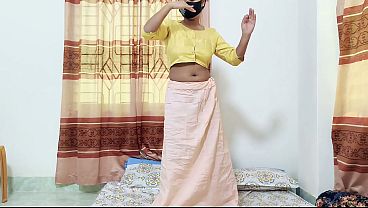 Sizzling Desi Beauty’s Seductive Dance Moves