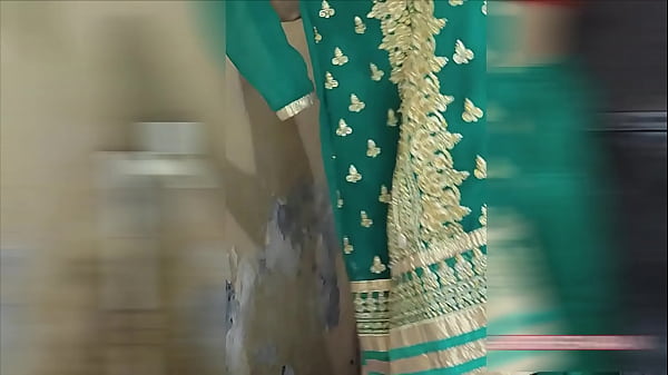 Desi Beauty’s Sensual Bath In Hindi