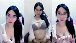 Amerlita Cantik Berkacamata, Bikin Ngiler