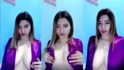 Hanny’s Smooth Cleavage Splayed Wide