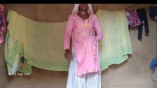 मेरी सेक्सी बीवी को जोरदार चाटने के बाद मोटे लंड से देसी चूत चोदा, देसी हिंदी सेक्सी वीडियो
