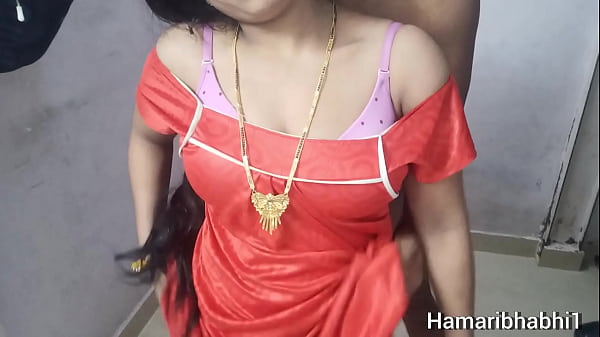 Indian Desi Hot Bhabhi Aur Devar Ki Garmi Bhari Baat Karte Hue Chudai, Hindi Mein Sexy Bf Video.
