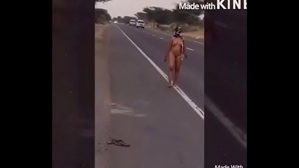Indian Daring Desi Bares It All On Public Road In Broad Daylight, Teasing Every Gaze