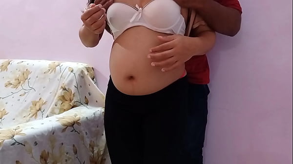 प्रेग्नेंट भाभी को फेसबुक पर फंसाकर घर घुसकर जोर जबरदस्ती से चोदा – खुली हिंदी में गंदा काम