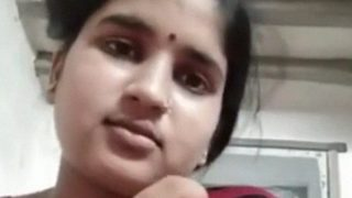 Chhindwara Ki Desi Biwi Apne Makkhan Jaisi Chuchiyan Dikha Rahi Hai