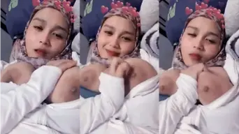Hijab Tobrut Sexy Coli Sambil Remas Payudara Montok