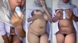 Rok Seragam Direnggang, Tangan Meraba Basah, Wangi Rexona Di Balik Hijab