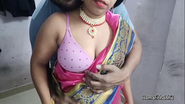 Indian Desi Biwi Ki Saree Utha Ke, Khade Khade Gaand Mein Lund Jor Se Daal Diya