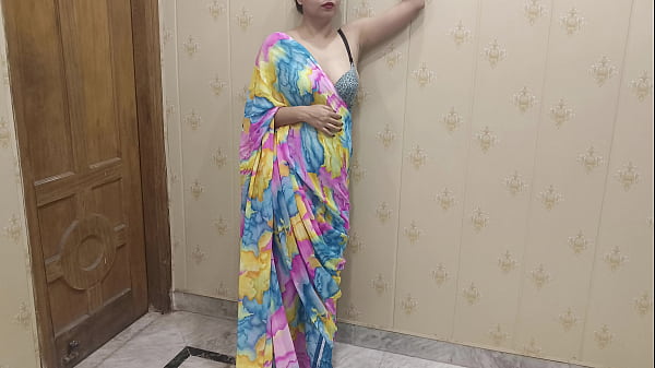 जब उसने उसे छुआ तो वह गरम हो गई और उसने अपनी चूत में उसका बड़ा लंड ले लिया।