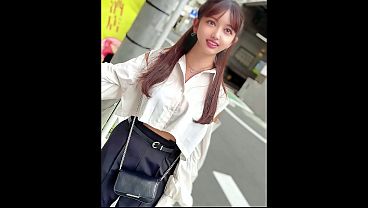 雑誌モデル、フィリピンと日本のハーフ、18才の色っぽい秘められた魅力