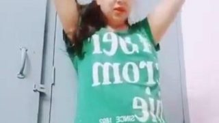 Chandigarh Aunty – Hot Selfie Nude Video, Spreading Her Legs For The Camera