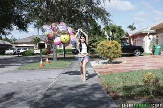Jessica Jewels Stretches Her Tight Little Hole With 99 Giant Balloons