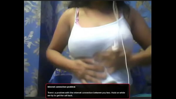 Indian Aunty’s Hot Cam Show, Boobs Exposed In Hindi