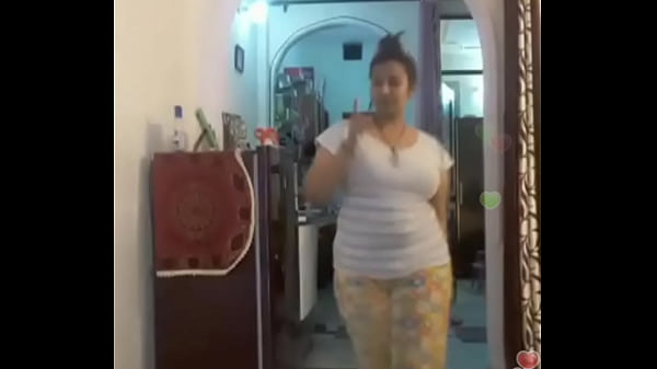 Hot Desi Indian Bhabi Shaking Her Fat Ass And Big Juicy Tits On Bigo Live…