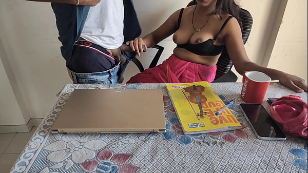 देसी इंडियन भाभी ऑफिस में काम कर रही थी, मैंने उसे जबरदस्त चोदकर उसकी चीखें निकाल दीं
