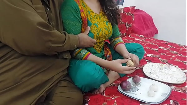 Desi Lad Cutting Veggies With Stepmom, Then Fucking Her Big Ass While She Cheats On Stepdaddy—clear Hindi Audio