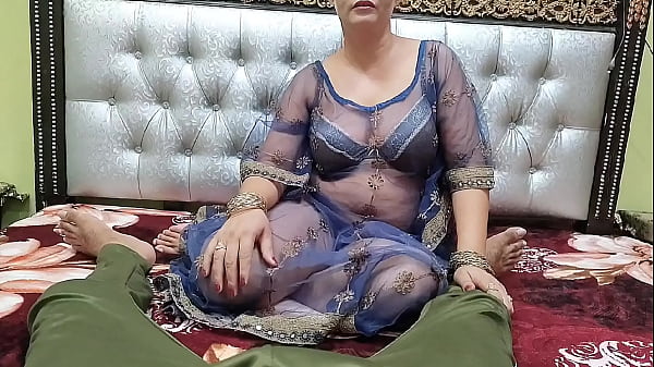 Indian Desi Bhabhi Ne Devar Ka Kara Lund Apne Muh Mein Le Kar Chusa Aur Apni Gand Bhi Chudvai, Full Hindi Audio Ke Saath Ek Zabardast Blowjob.