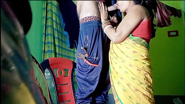 Indian Bhabhi Gets Her Wet Pussy Fucked By Electrician In Clear Hindi Audio | Fireecouple