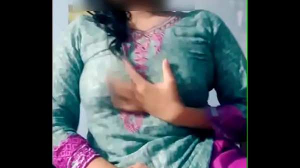 Unsatisfied Indian Teen Fucks Herself On Live Cam – Horny Desi Babe Flashing Her Big Tits