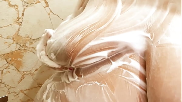 Desi Bhabhi Ka Garm Shower, Geela Badan, Sexy Andar Ki Jhalak
